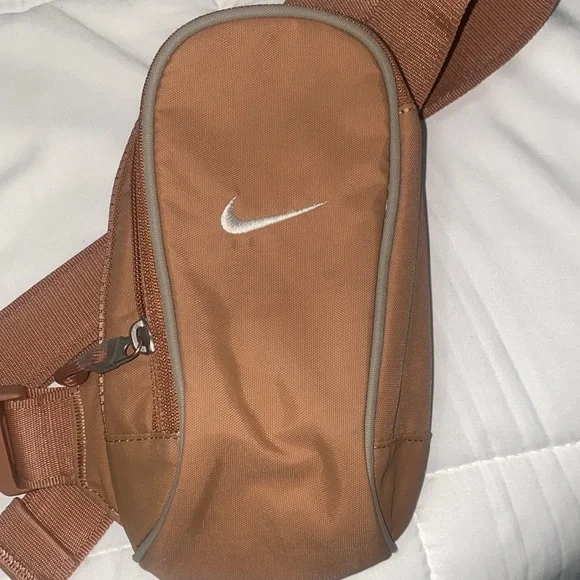 Nike Tan Crossbody Bag with Adjustable Strap and Zipper Closure - Picture 4 of 7